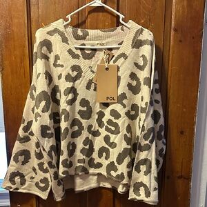 POL Women's V-Neck Leopard Sweater - Cream and Gray
